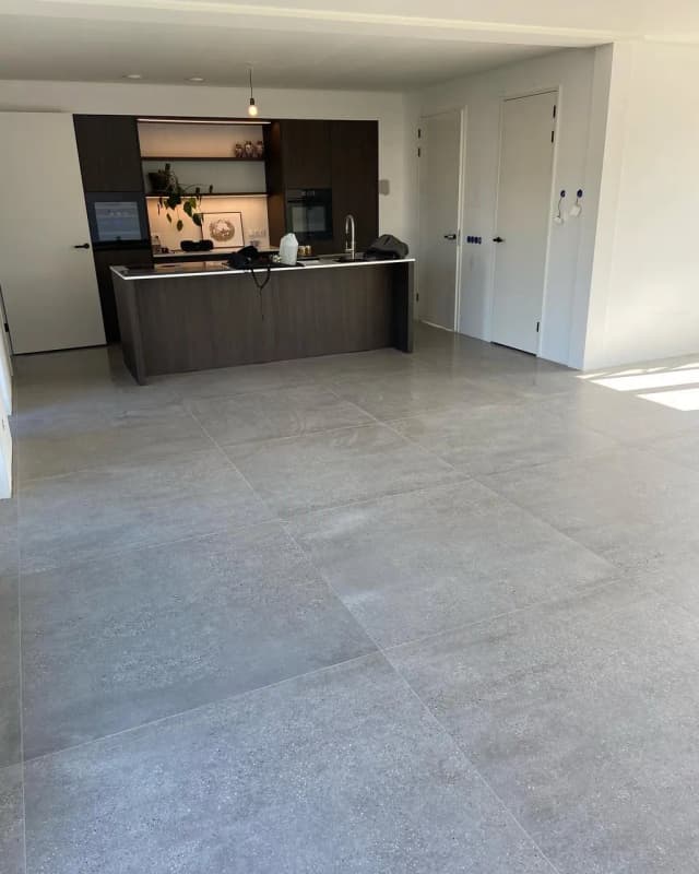 grootformaat-betonlook-tegels-open-keuken