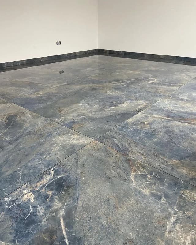 grootformaat-marmerlook-vloertegels-close-up