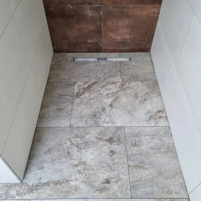 natuursteen-tegels-badkamer