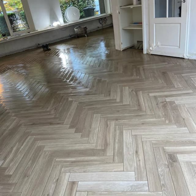 visgraat-vloer-kamer